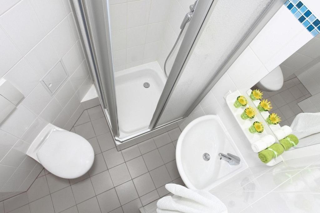 Family Room (1 Adult + 1 Child),685149381:JPEG